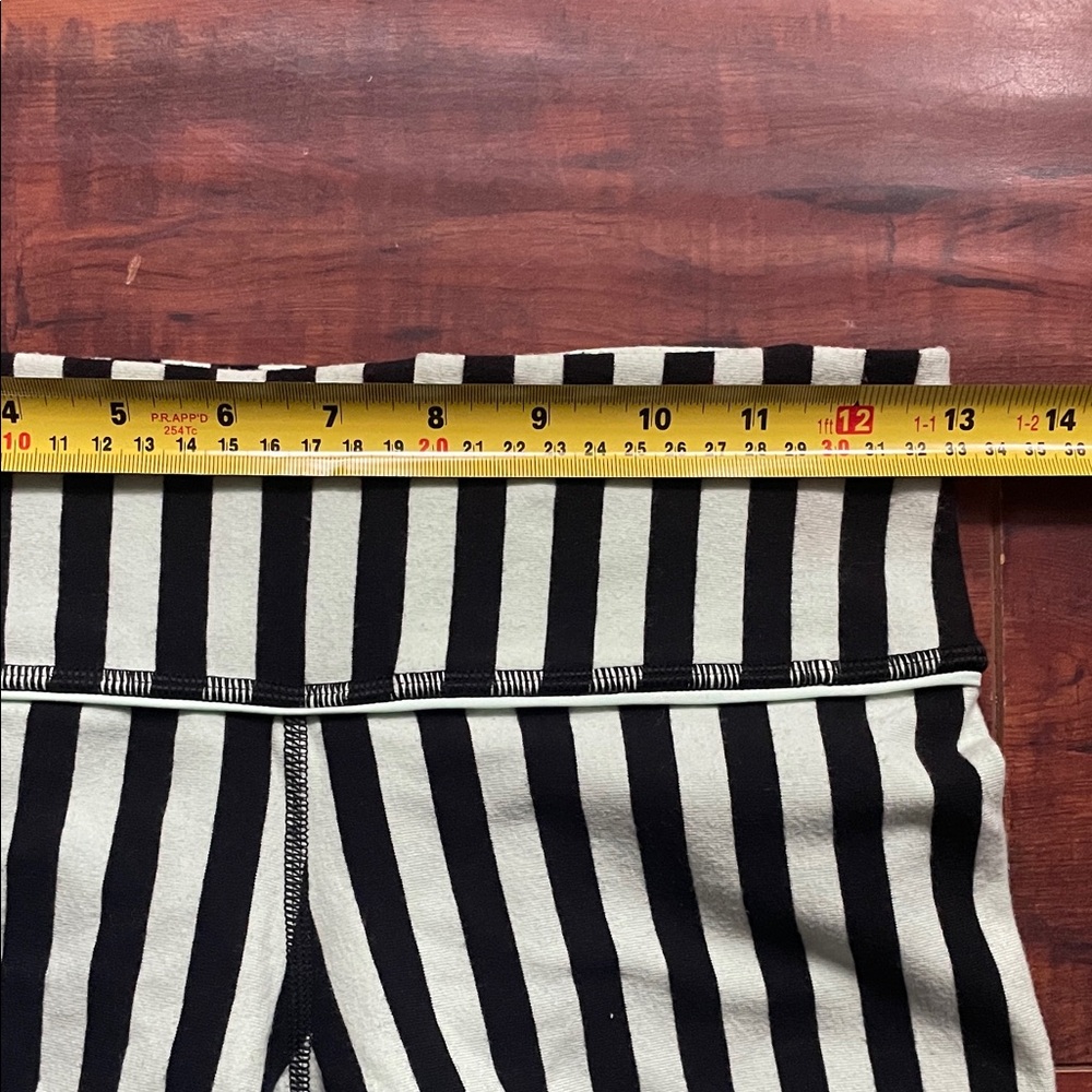Vintage Lululemon mint green and black striped full length leggings, size 6 - Picture 3 of 5